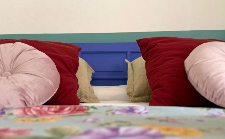 Picchio letto cuscini dettaglio